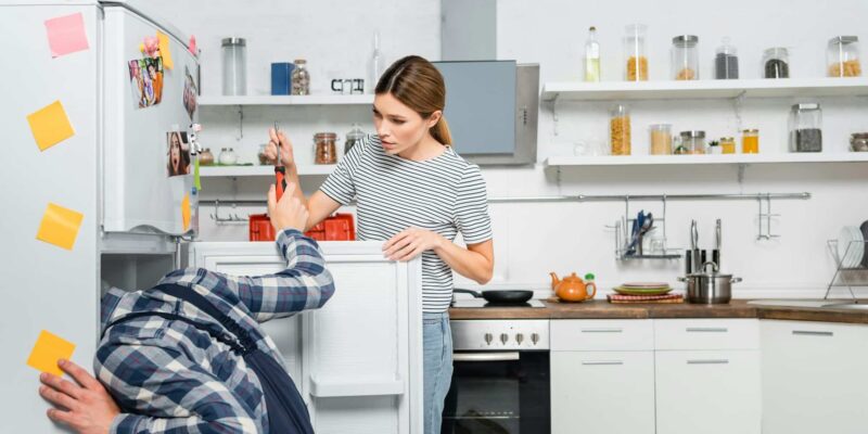Réparer la lumière de votre frigo : conseils et astuces